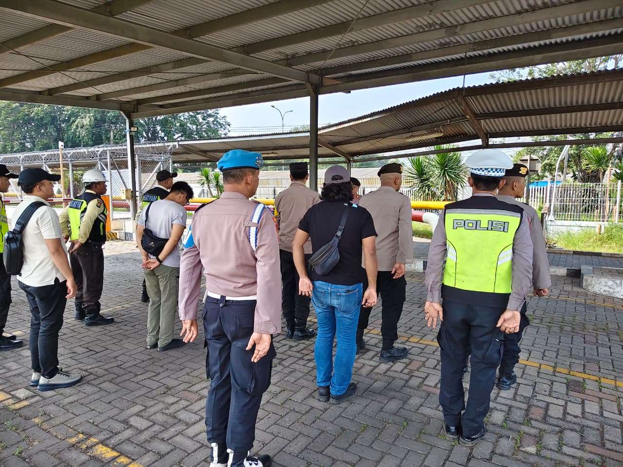 Polsek Cikarang Timur Gelar Apel Pengamanan Konsolidasi Buruh Michelin Terkait Penolakan PHK IMG-20260506-WA0011